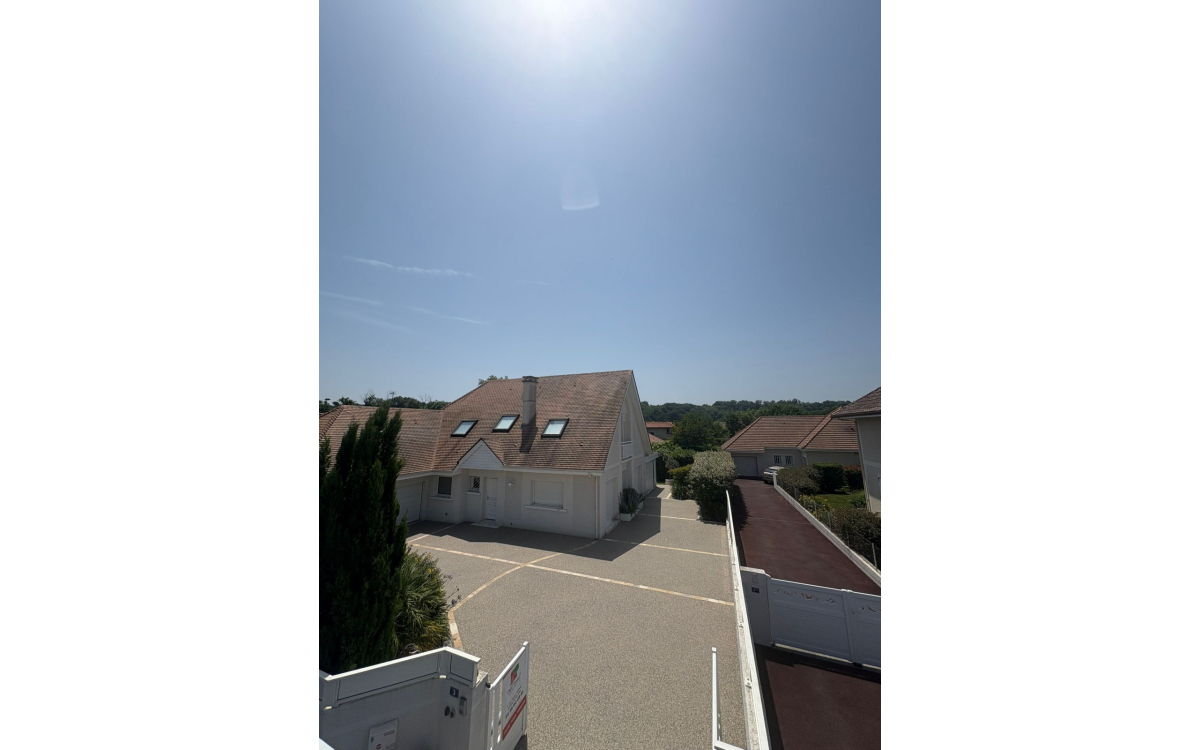 Ralisation Cour en Hydrostar et pierra nature conue le 05/05/2025