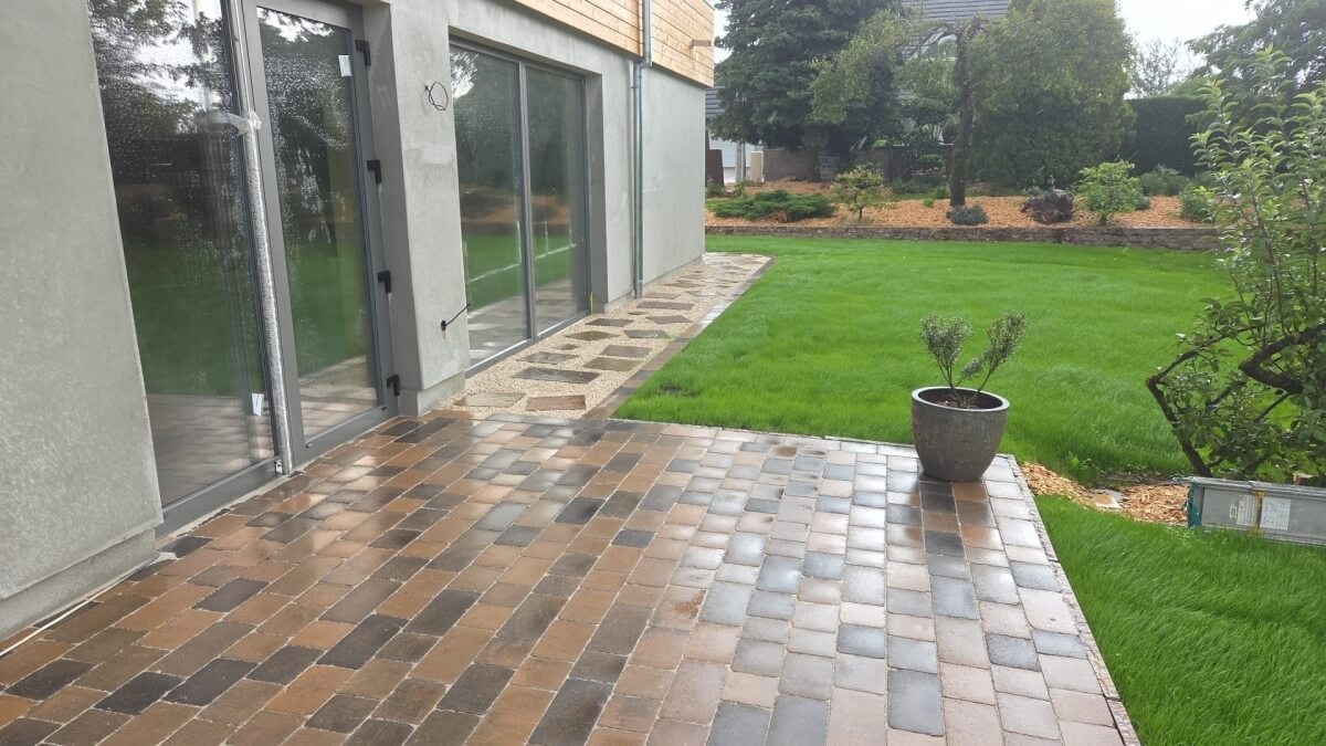 Conception cour en enrobe et paves marjolaine  oberlauterbach  ralise le 15/09/2025