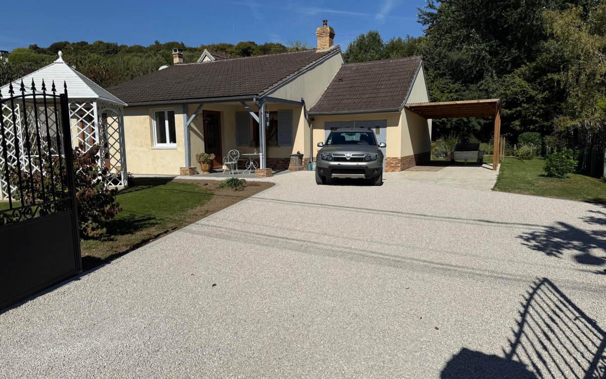 Ralisation Cour en Alvostar et Pav la couture  Breuil le Vert conue le 12/09/2025