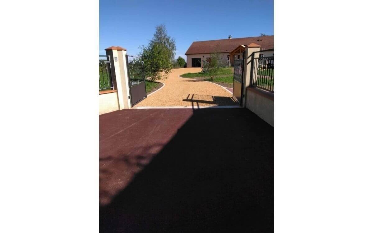 Ralisation Cour en  Gravistar et Pav la couture,  - Allier