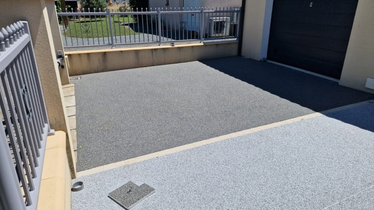 Cration Devant de garage en Hydrostar et Pav la couture  LESCURE D'ALBIGEOIS conue le 30/07/2025