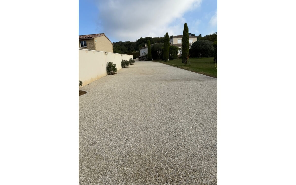 Ralisation Cour en enrob  chaud, Gravistar et Pav la couture  Beaumont les valence conue le 17/10/2025