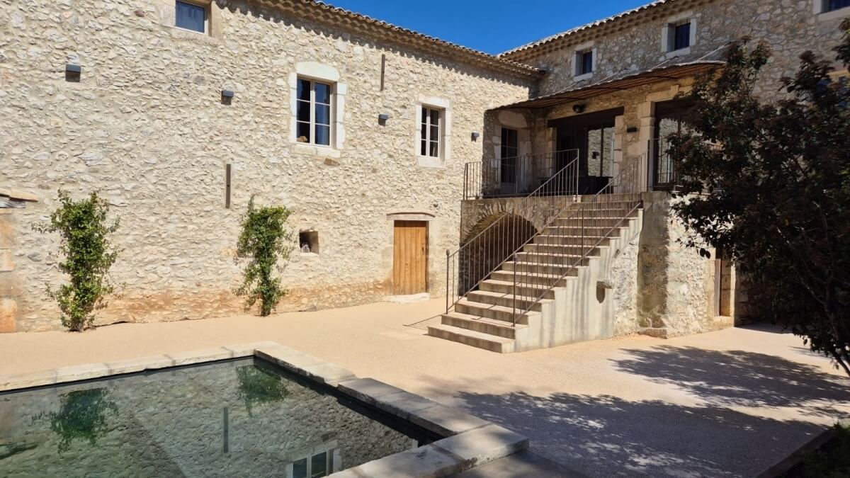 Ralisation Cour en Minralstar   Goudargues cre le 27/10/2025