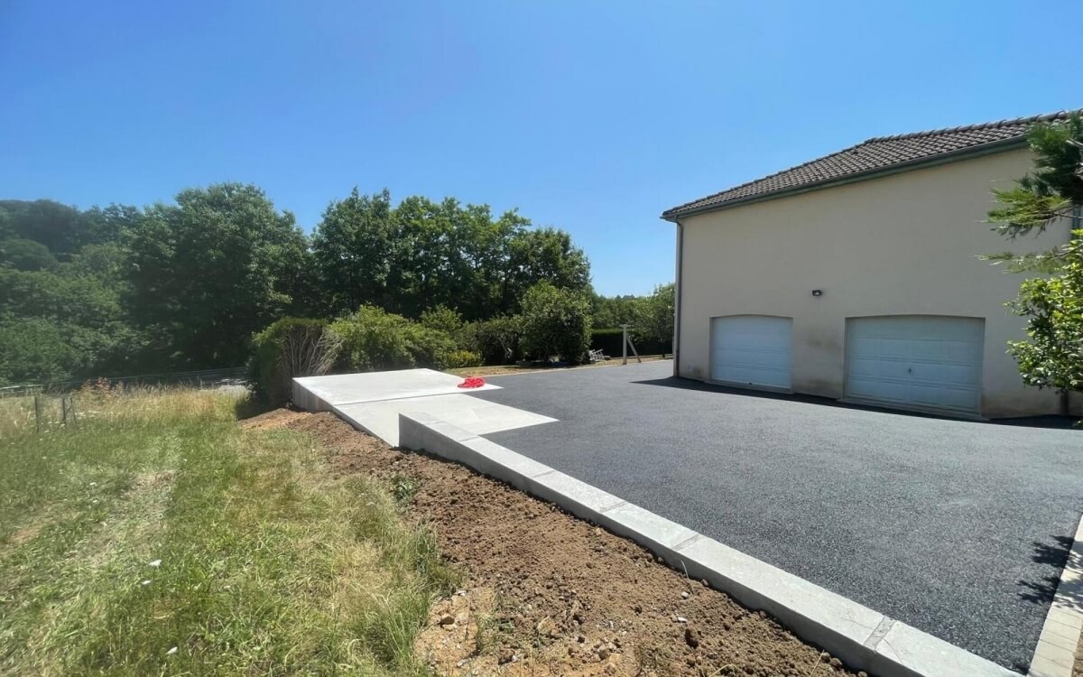 Ralisation Cour en enrob  chaud et Pav la couture - Creuse 