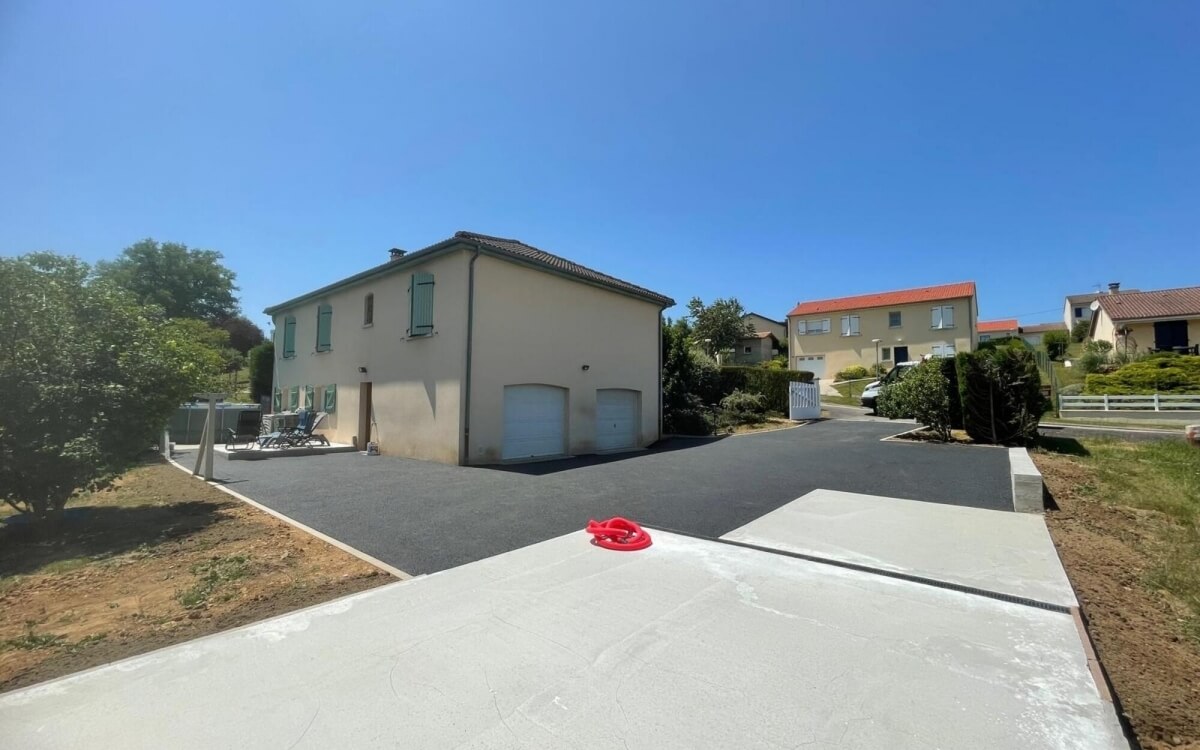 Ralisation Cour en enrob  chaud et Pav la couture - Creuse 