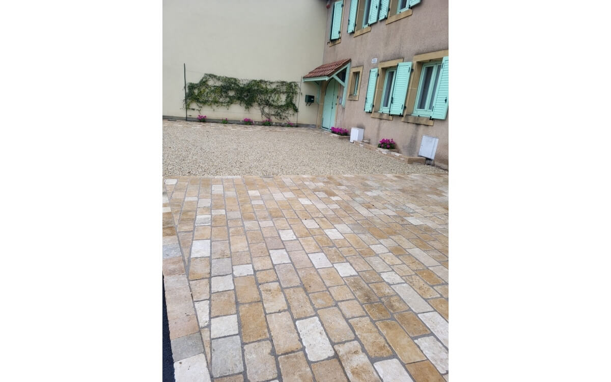 Conception Cour en Alvostar, pavage  pierra nature  Woippy ralise le 28/09/2025