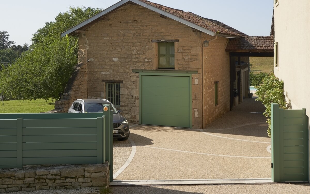 Cration Cour en Alvostar et bton decoratif  Val Revermont ralise le 24/11/2022