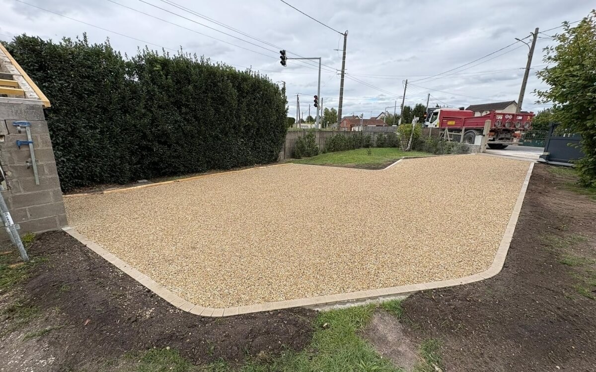 Ralisation Cour en Alvostar  CHALETTE SUR LOING conue le 20/10/2025