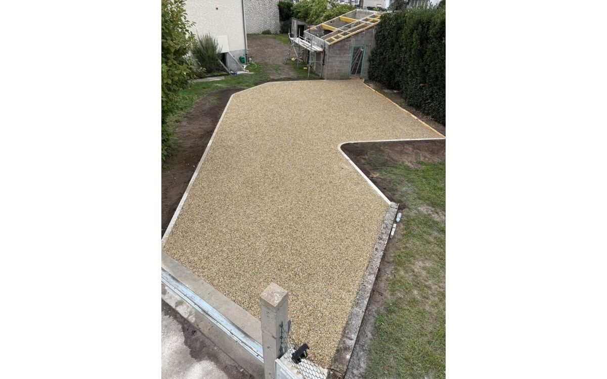 Ralisation Cour en Alvostar  CHALETTE SUR LOING conue le 20/10/2025