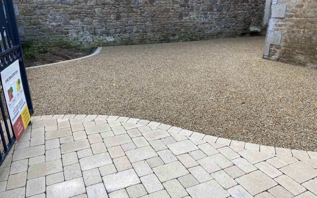 Ralisation Cour en Alvostar et dallage  Vire-Normandie conue le 20/10/2025