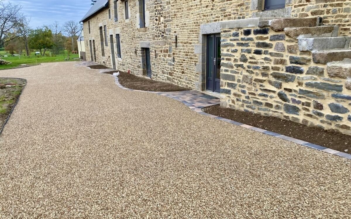 Cr�ation Cour en Gravistar� et Pav� marjolaine� � Vire-Normandie r�alis�e le 13/11/2025