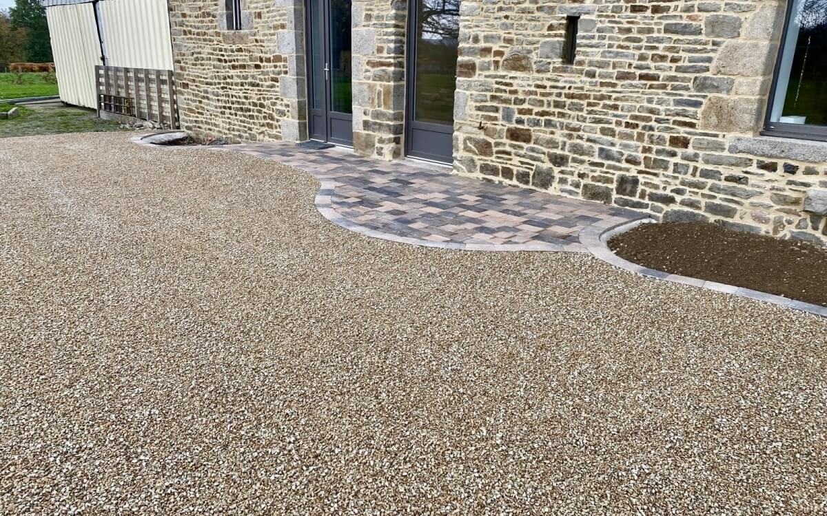 Cr�ation Cour en Gravistar� et Pav� marjolaine� � Vire-Normandie r�alis�e le 13/11/2025