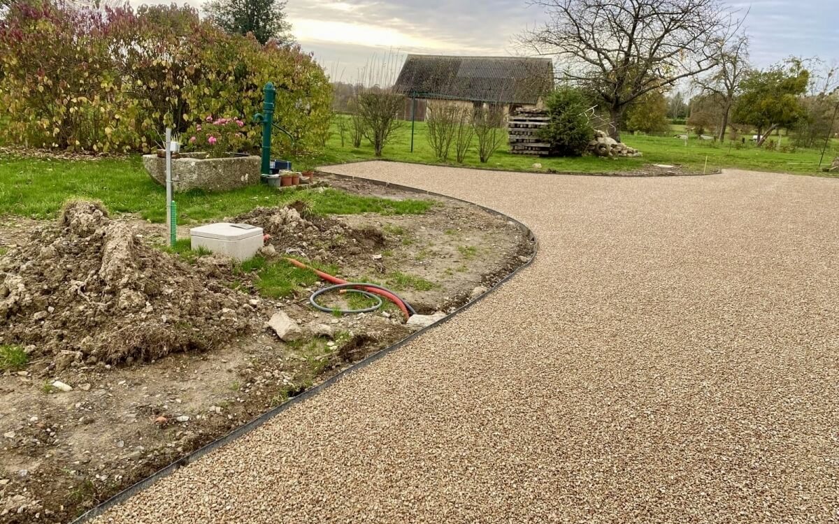 Cr�ation Cour en Gravistar� et Pav� marjolaine� � Vire-Normandie r�alis�e le 13/11/2025