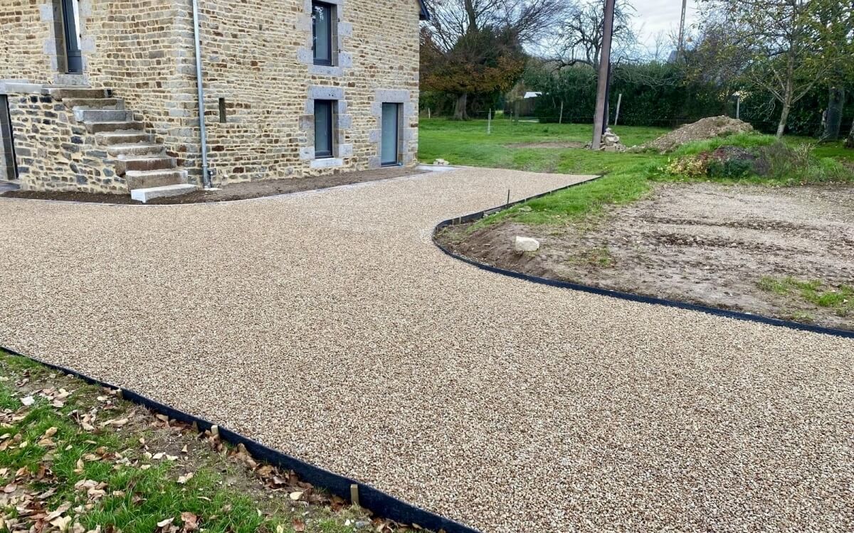 Cr�ation Cour en Gravistar� et Pav� marjolaine� � Vire-Normandie r�alis�e le 13/11/2025