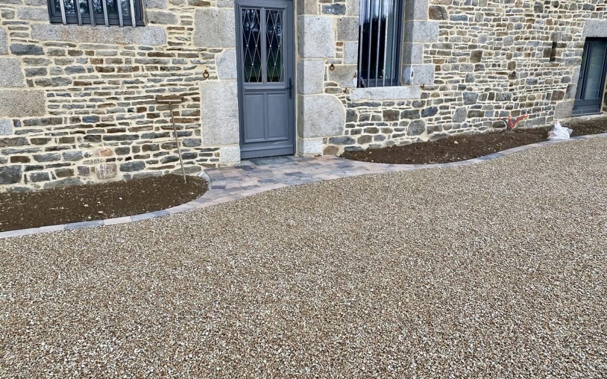 Cr�ation Cour en Gravistar� et Pav� marjolaine� � Vire-Normandie r�alis�e le 13/11/2025