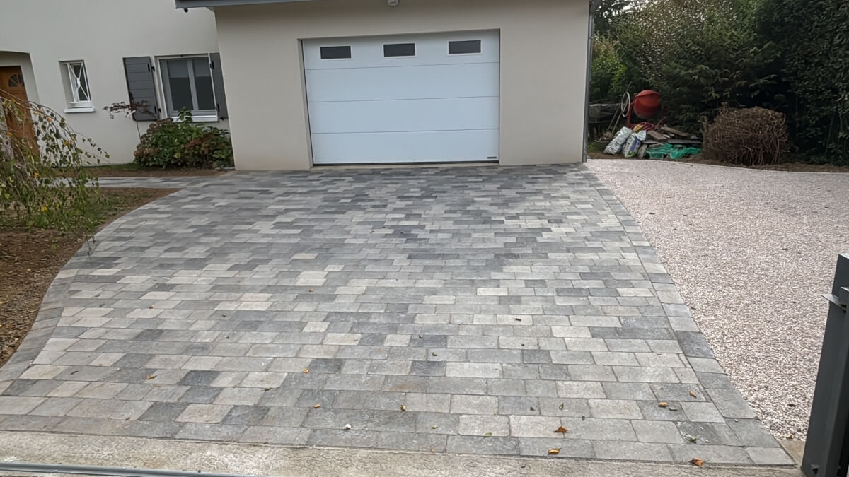 Conception Cour en Alv�ostar� et pavage dallage - Ain