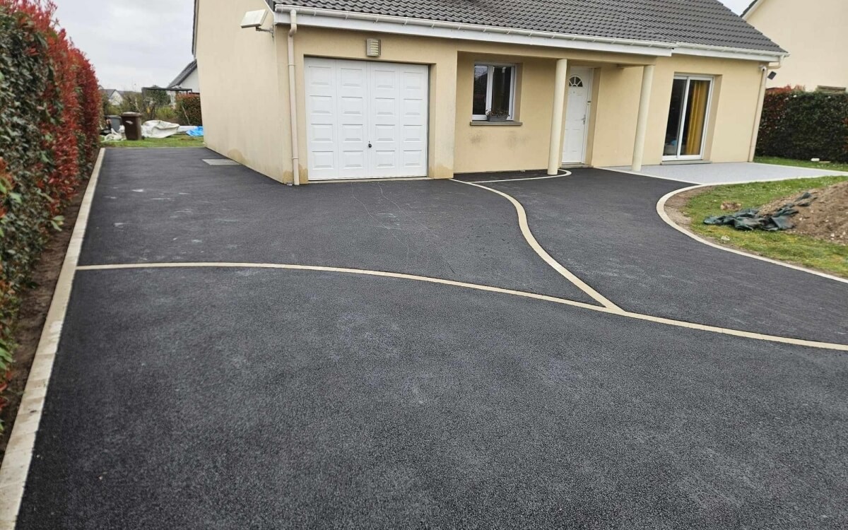 Cration Cour en enrob  chaud et Pav la couture  IGOVILLE conue le 01/12/2025