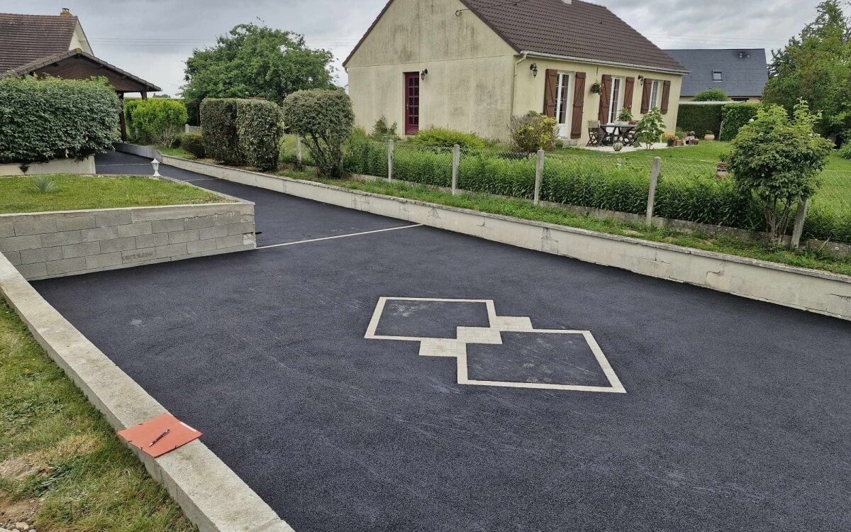 Cration Cour en enrob  chaud et Pav la couture  BOSROUMOIS ralise le 01/12/2025