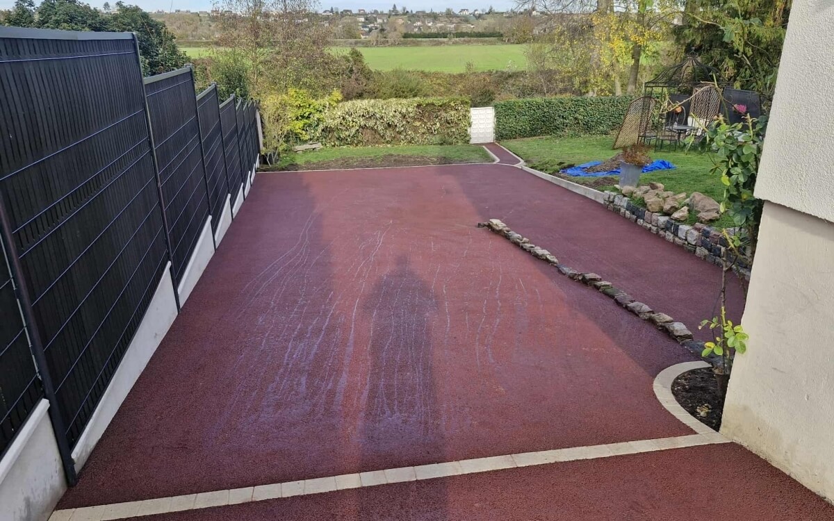 Cration Cour en enrob  chaud et Pav la couture  CRIQUEBEUF SUR SEINE conue le 01/12/2025