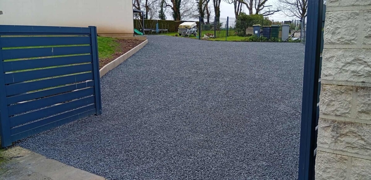 Ralisation Cour en bordures haute couture et Gravistar  VRAIVILLE conue le 01/12/2025