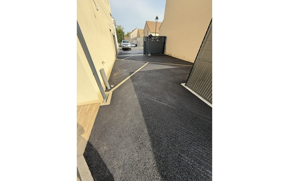 Cr�ation Cour en enrob� � chaud et Pav� la couture� � M�riel r�alis�e le 01/12/2025