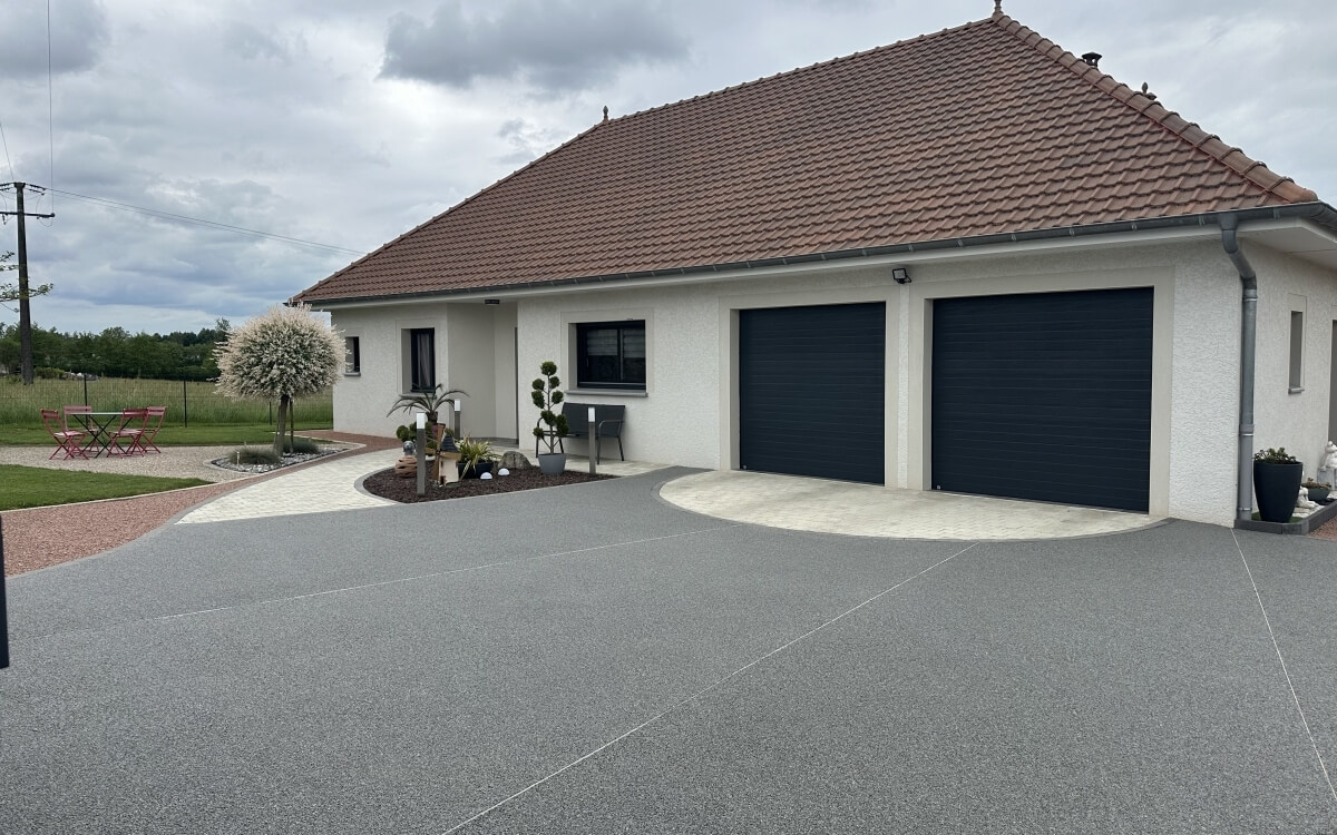 Conception Cour en pavage et Hydrostar� - Jura r�alis�e le 01/12/2025