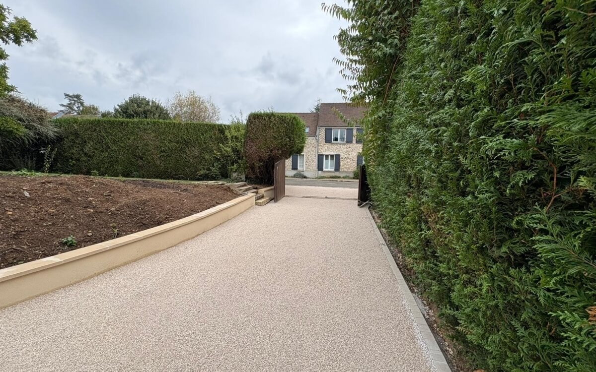 R�alisation Cour en Gravistar� � La Celle-les-Bordes con�ue le 24/09/2025