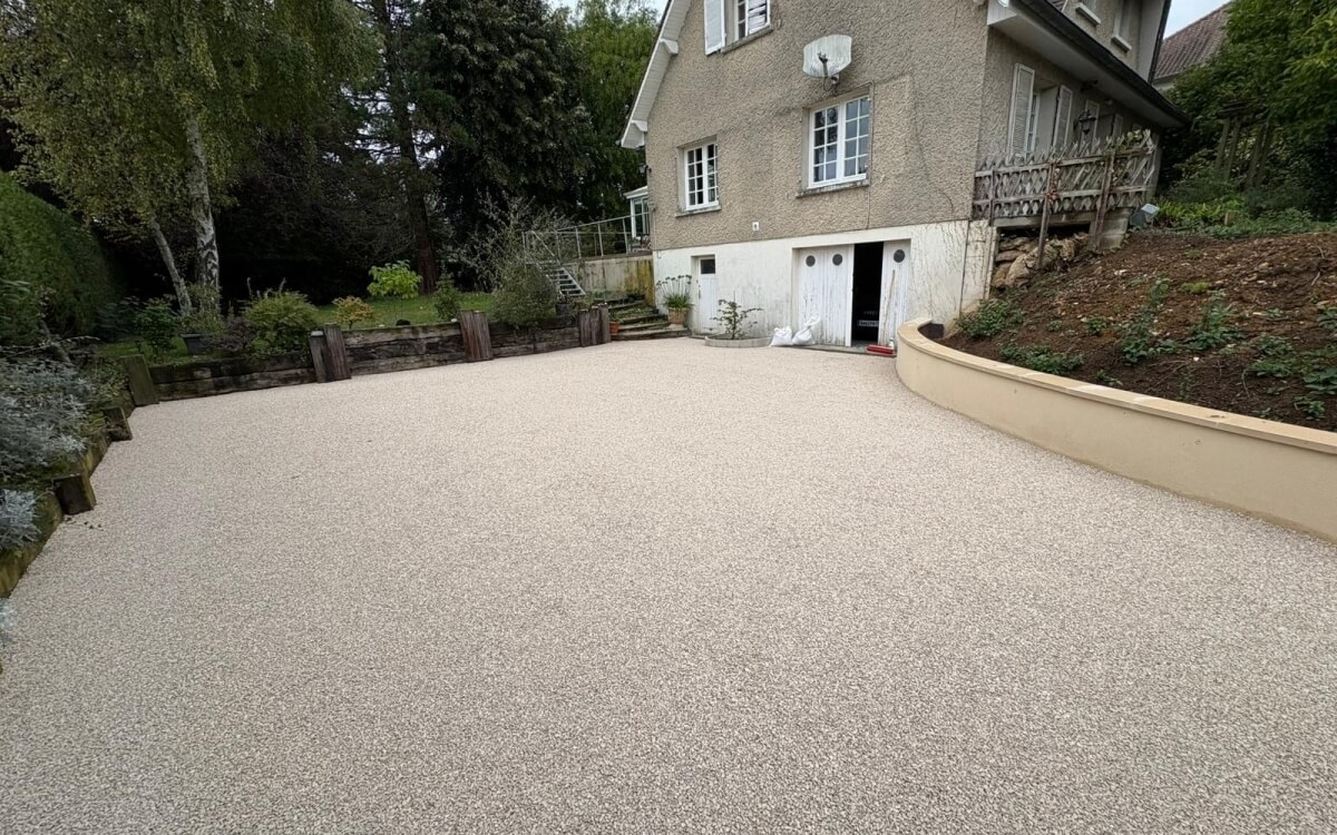 R�alisation Cour en Gravistar� � La Celle-les-Bordes con�ue le 24/09/2025