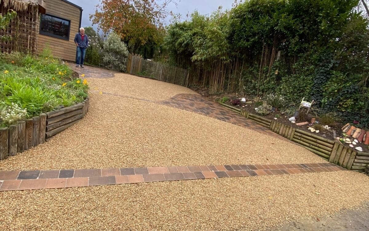 Conception Cour en Alv�ostar� et Pav� marjolaine� - Manche