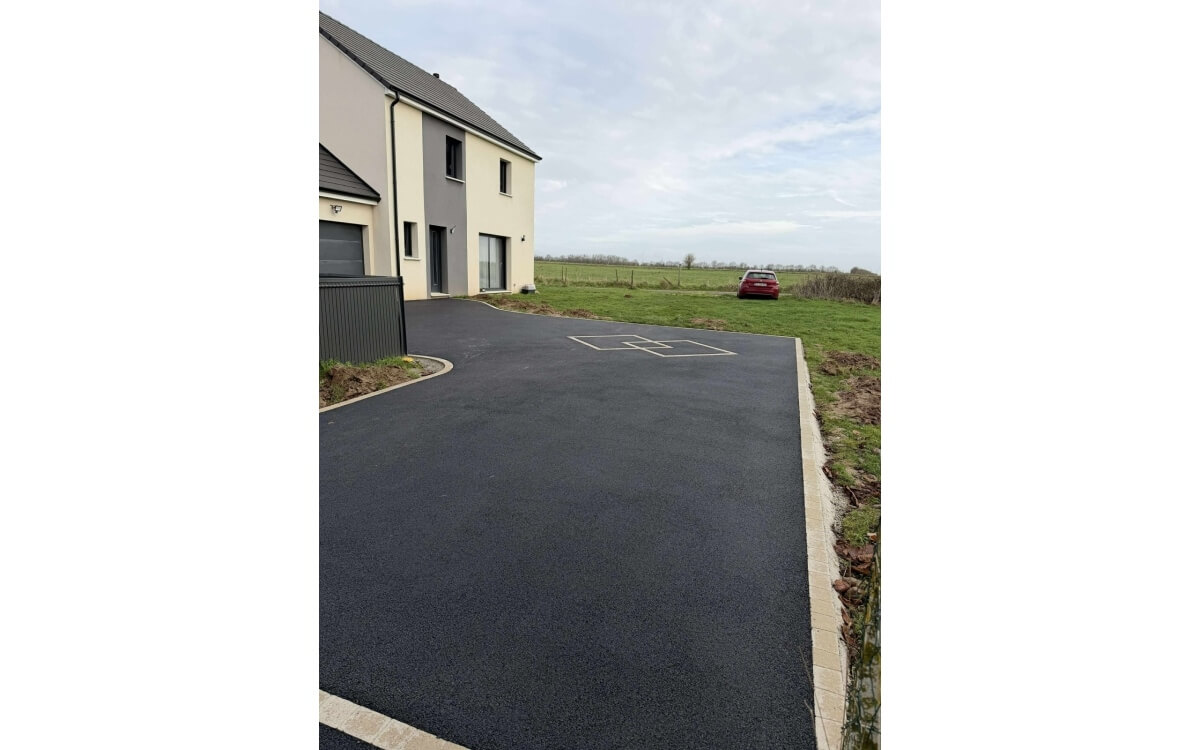 Cr�ation Cour en enrob� � chaud et Pav� la couture� � CRIQUEBEUF LA CAMPAGNE