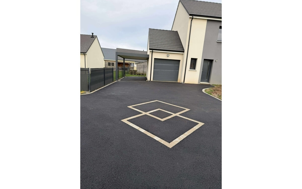 Cr�ation Cour en enrob� � chaud et Pav� la couture� � CRIQUEBEUF LA CAMPAGNE