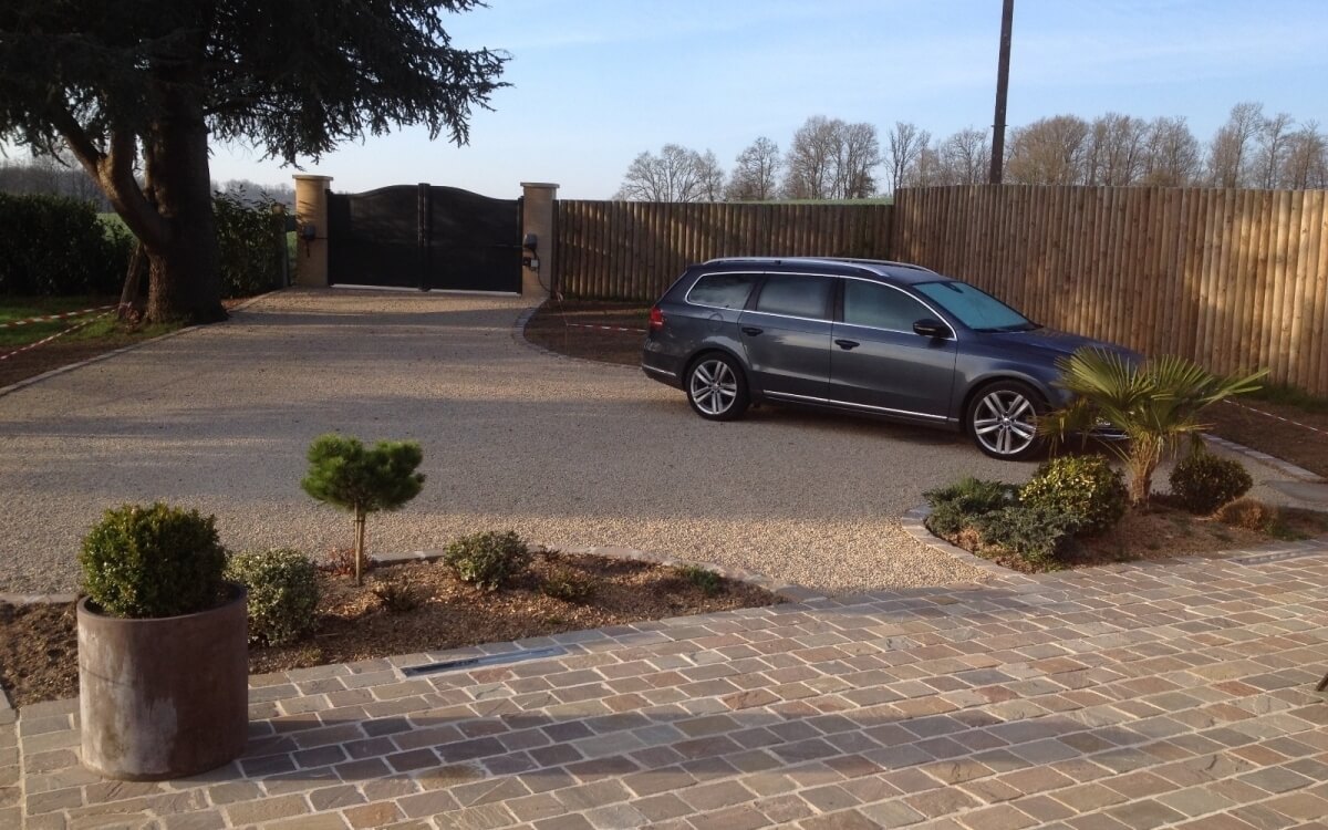 Cr�ation Cour en pavage et Gravistar� � Hermeray