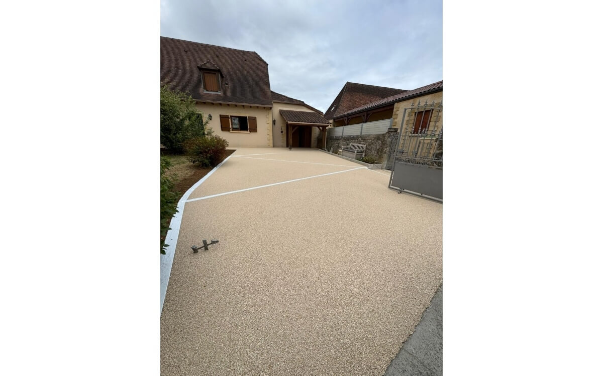 R�alisation Cour en Hydrostar� � journiac cr��e le 16/10/2025