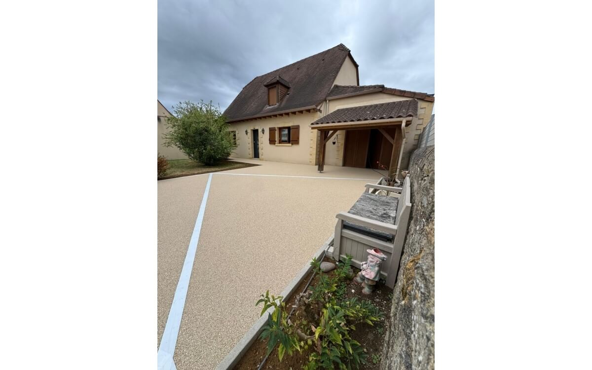 R�alisation Cour en Hydrostar� � journiac cr��e le 16/10/2025