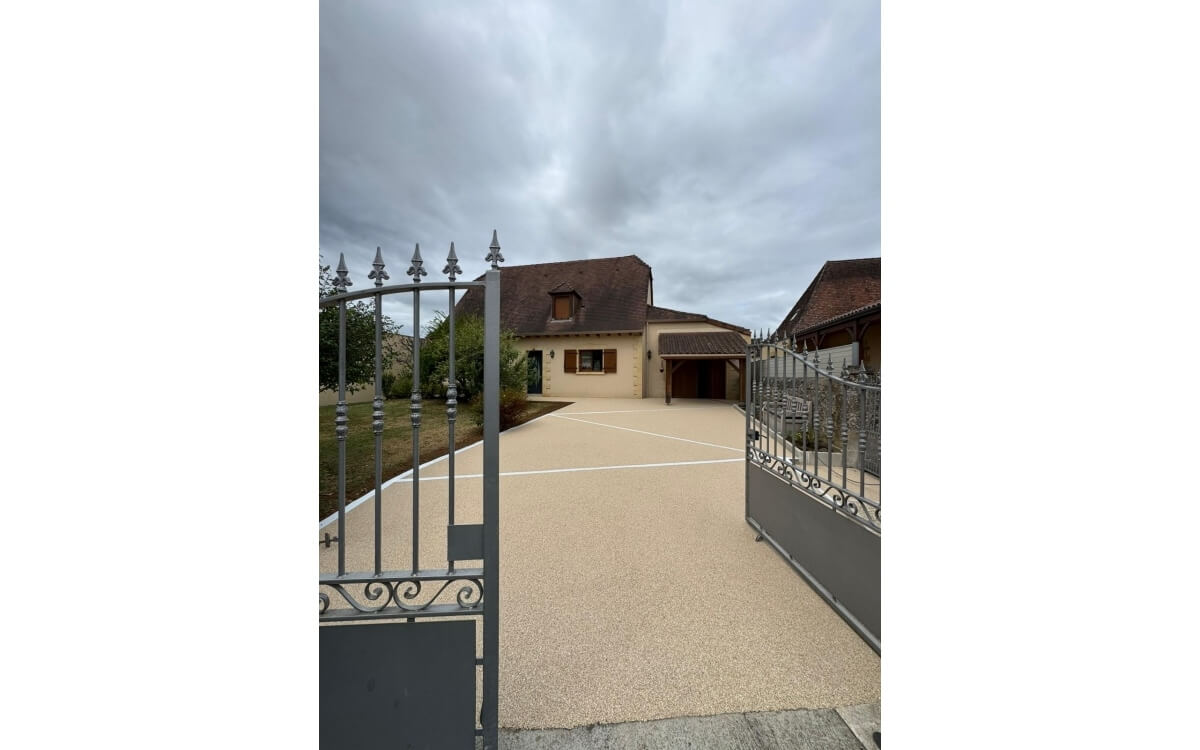 R�alisation Cour en Hydrostar� � journiac cr��e le 16/10/2025