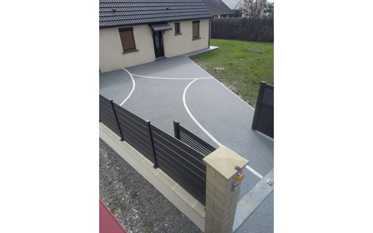 Conception Cour en Hydrostar� et Pav� la couture� � Hallencourt