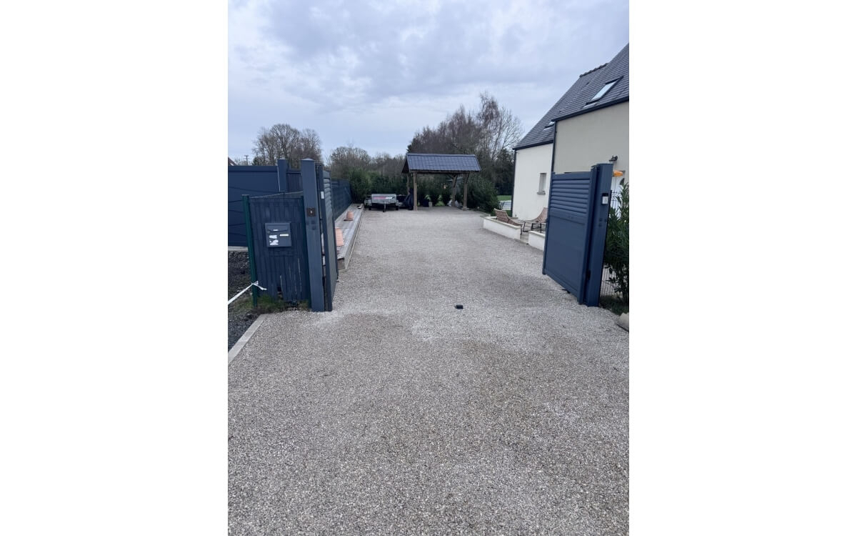 R�alisation Cour en Alv�ostar� � Saint-leger-dubosq cr��e le 01/04/2025