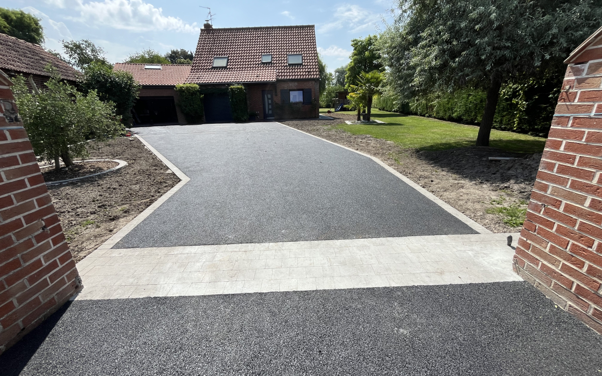 R�alisation Cour en enrob� � chaud � marchiennes