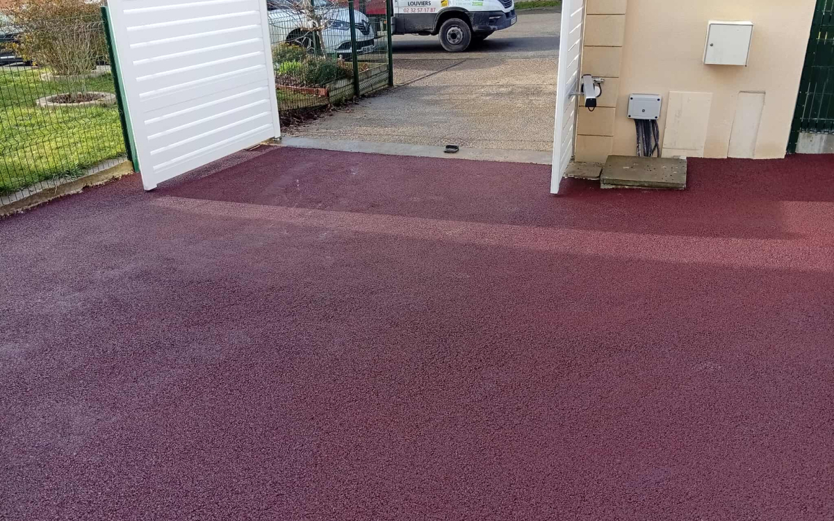 Cr�ation Cour en enrob� � chaud et Pav� la couture� � VAUDREUIL