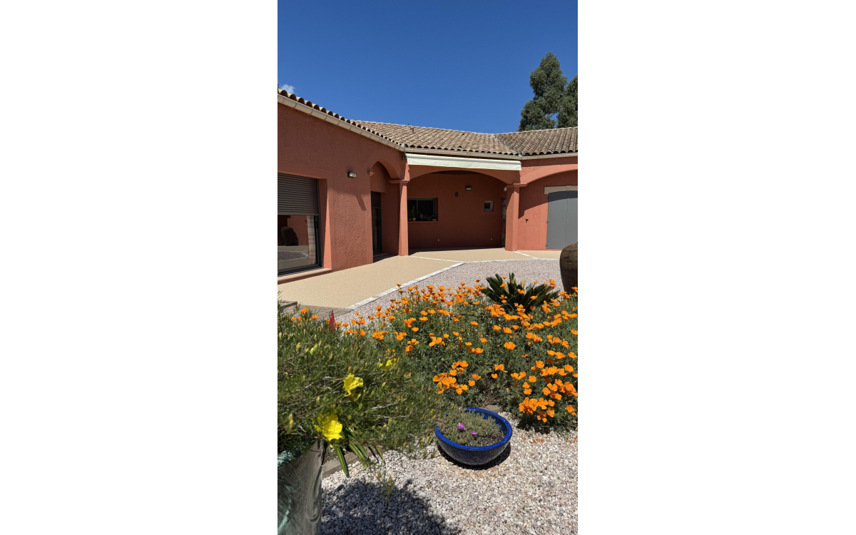 Cr�ation Cour et entr�e de maison en Alv�ostar, Hydrostar et pavage � B�ziers con�ue le 22/02/2026