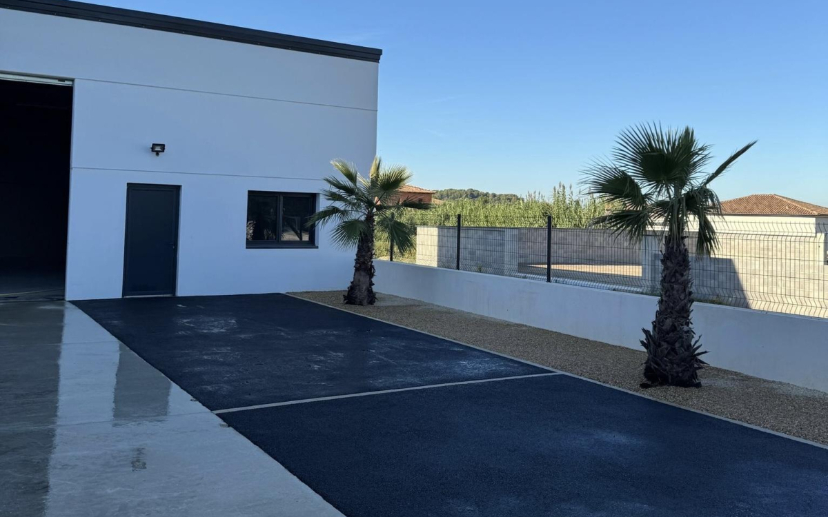 Conception Cour en enrob� � chaud et Alv�ostar � B�ziers r�alis�e le 23/02/2026