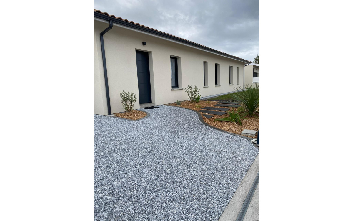 Conception Cour en Alv�ostar gris r�alis�e le 12/05/2026