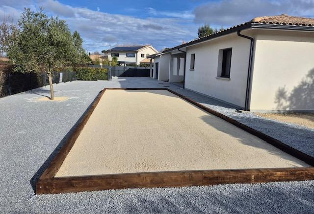 R�alisation Cour int�rieure drainante et terrain de jeu con�ue le 12/05/2026