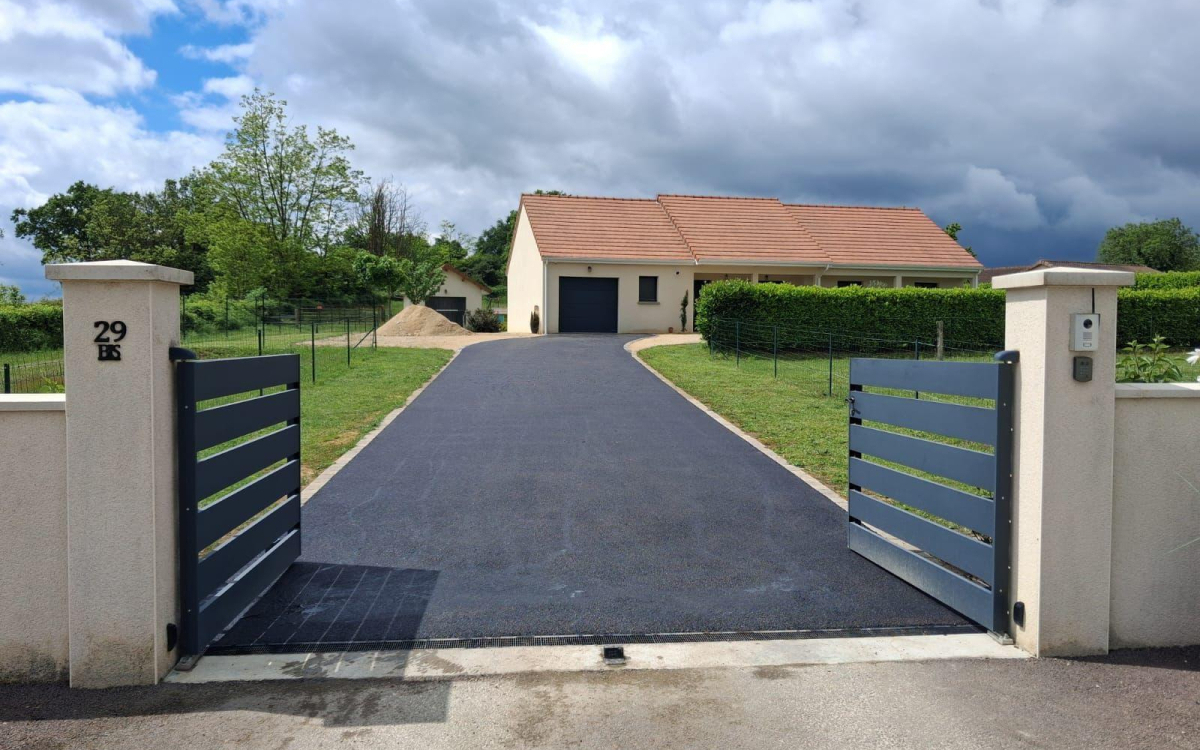 R�alisation Cour en enrob� � chaud con�ue le 19/05/2026