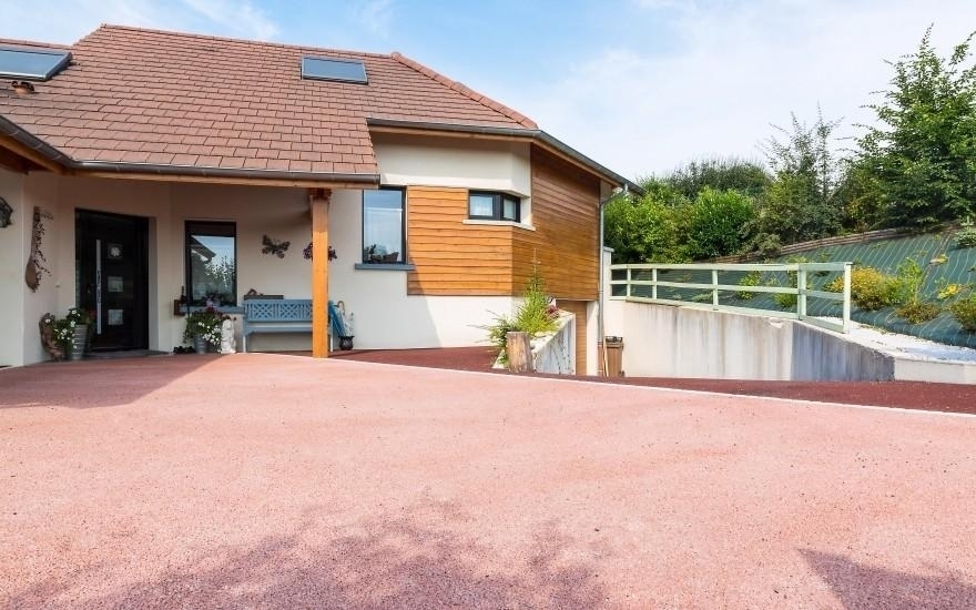 Cration Cour en Stardraine et bton poreux  Paladru ralise le 23/04/2019