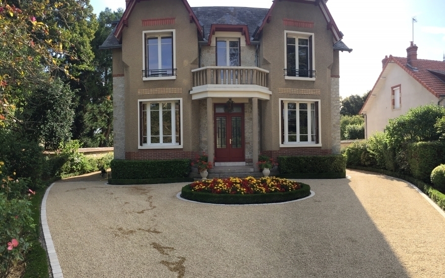 Cration Cour en Alvostar  Neuville-aux-Bois conue le 30/04/2025