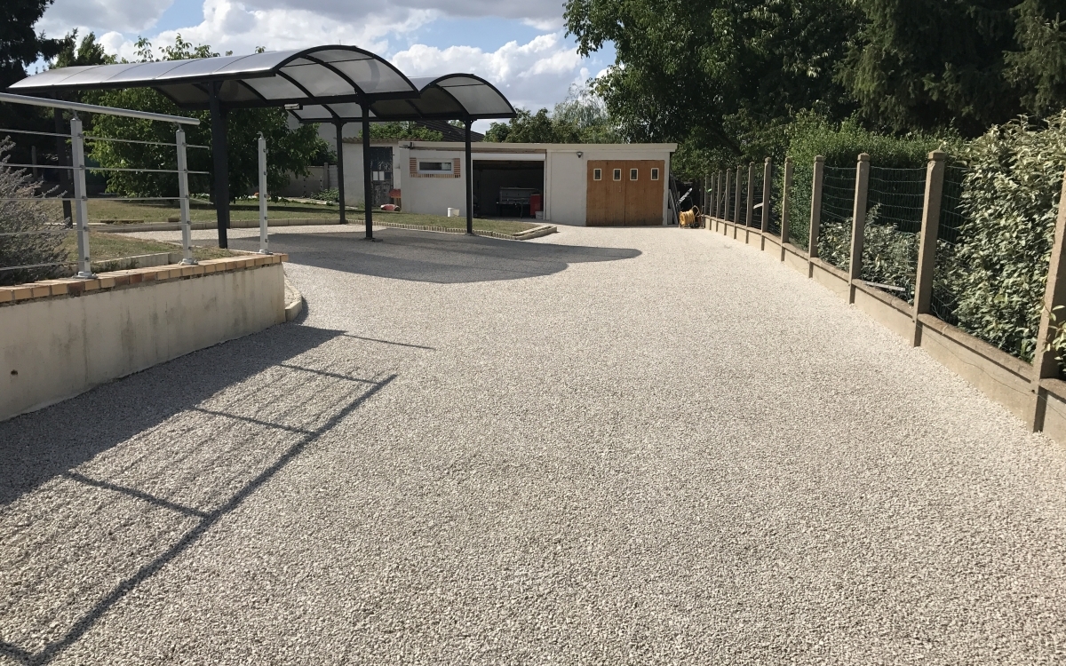 Ralisation Cour en Alvostar  Saint-Remy-sur-Avre cre le 31/07/2018