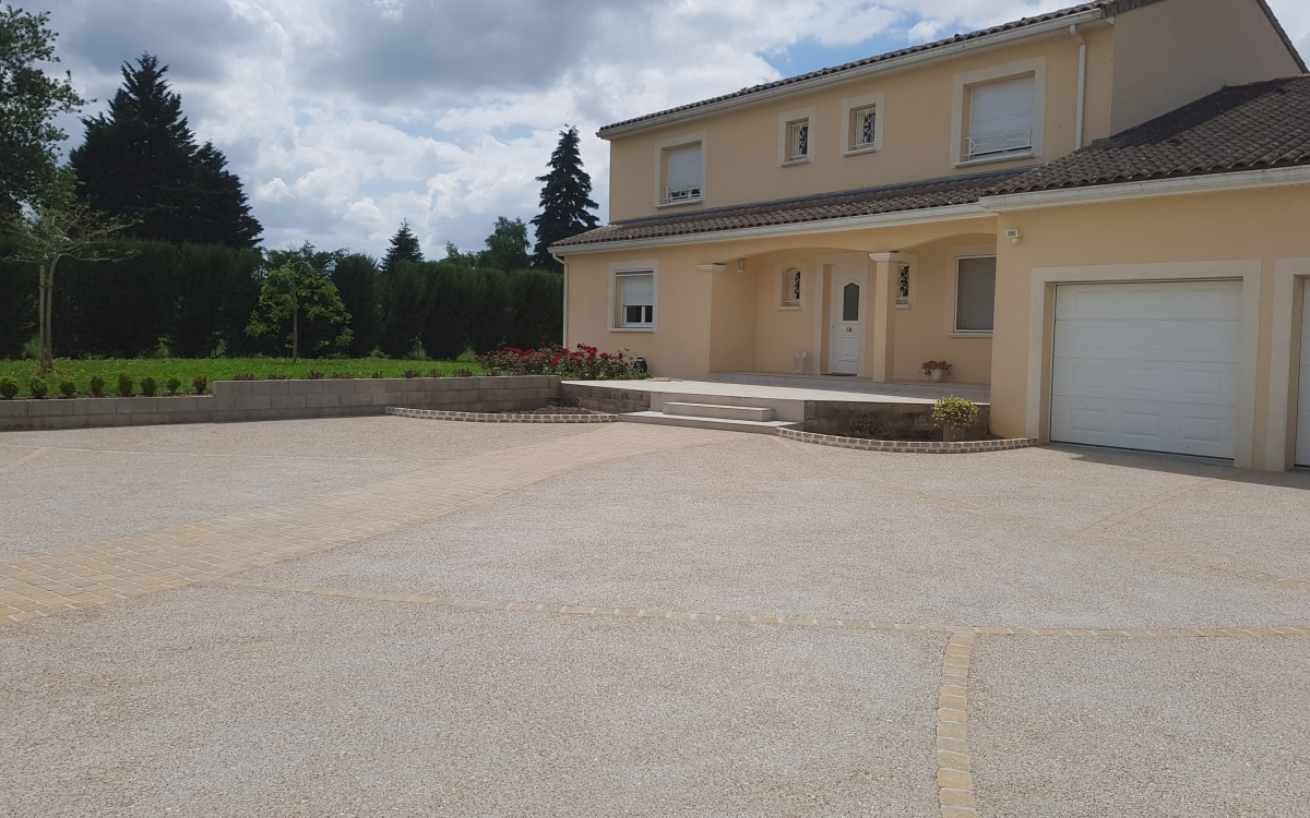 Cration Cour en bton dsactiv  Poitiers conue le 27/03/2018