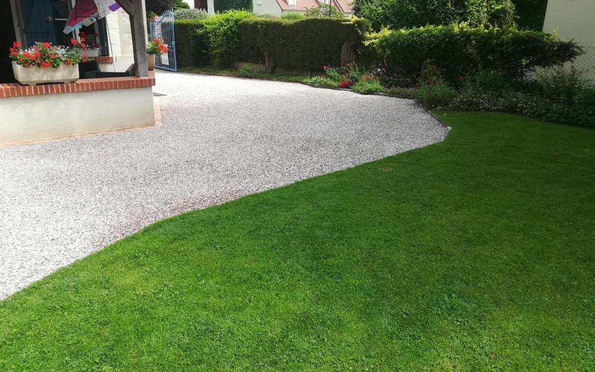 Ralisation Cour en Alvostar  - Loiret conue le 30/04/2025