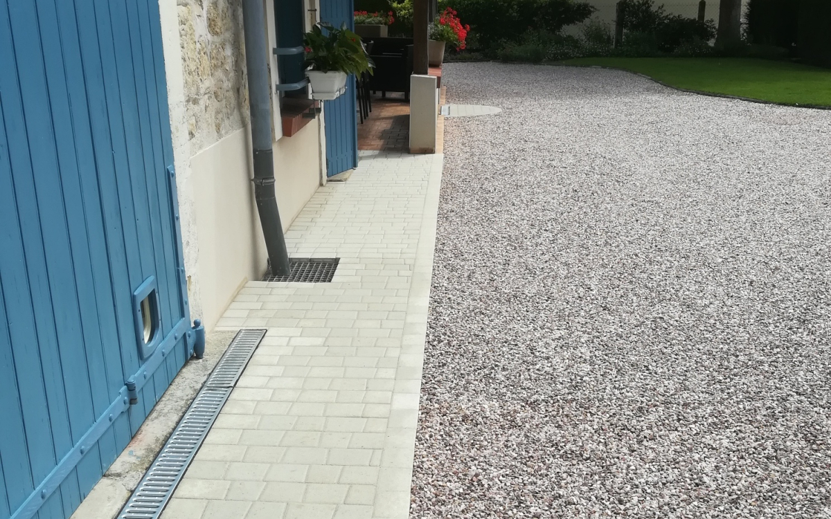 Ralisation Cour en Alvostar  - Loiret conue le 01/05/2025